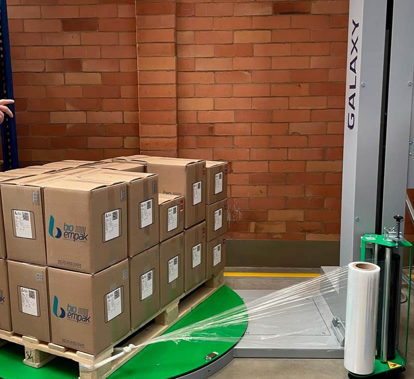 Paletizado automático: Máxima protección y estabilidad en cada carga